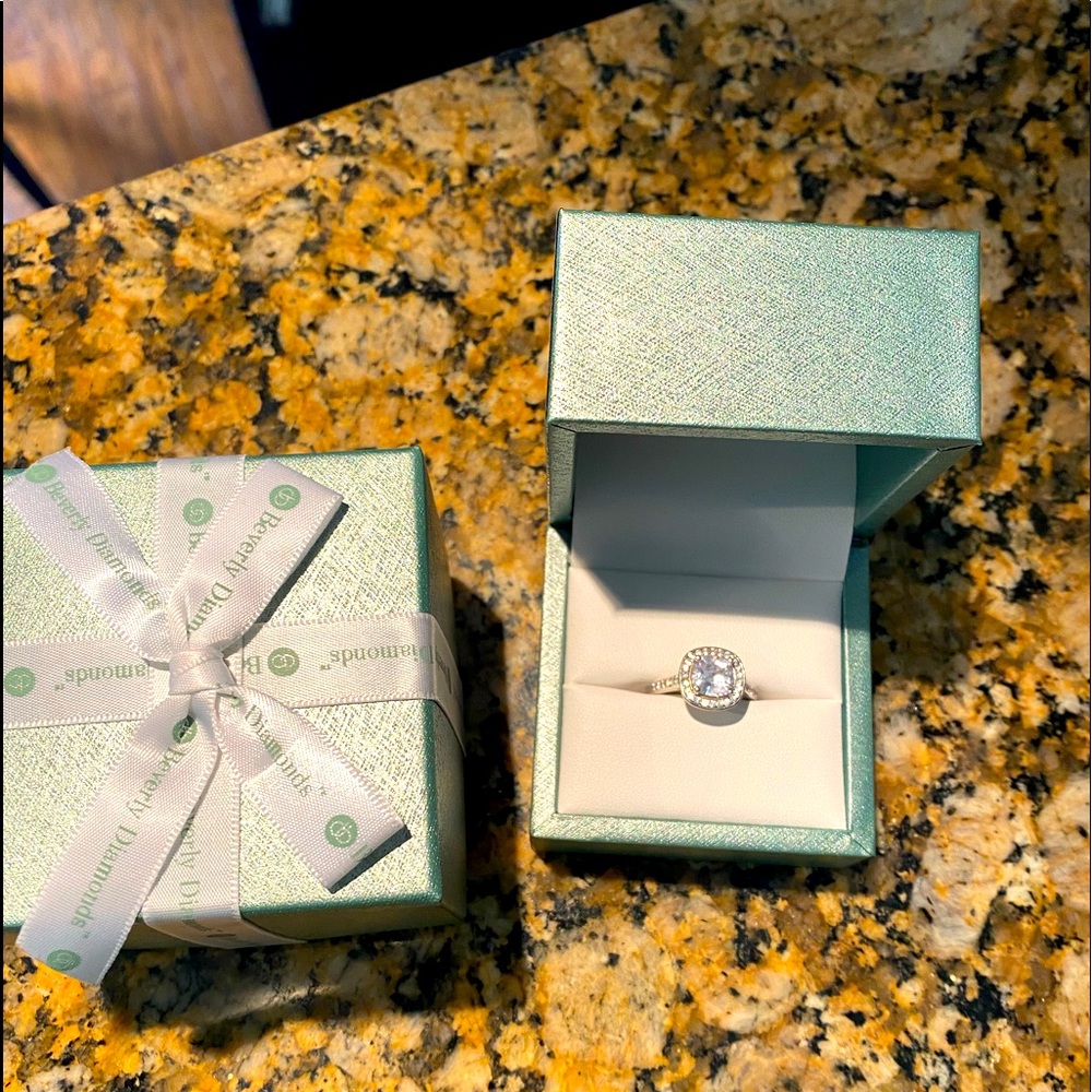 Beverly Diamonds engagement ring 2.4 Ct total wt
